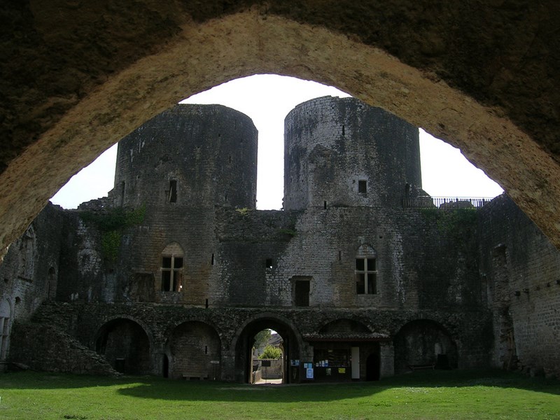 Château de Villandraut VILLANDRAUT Sud-Gironde